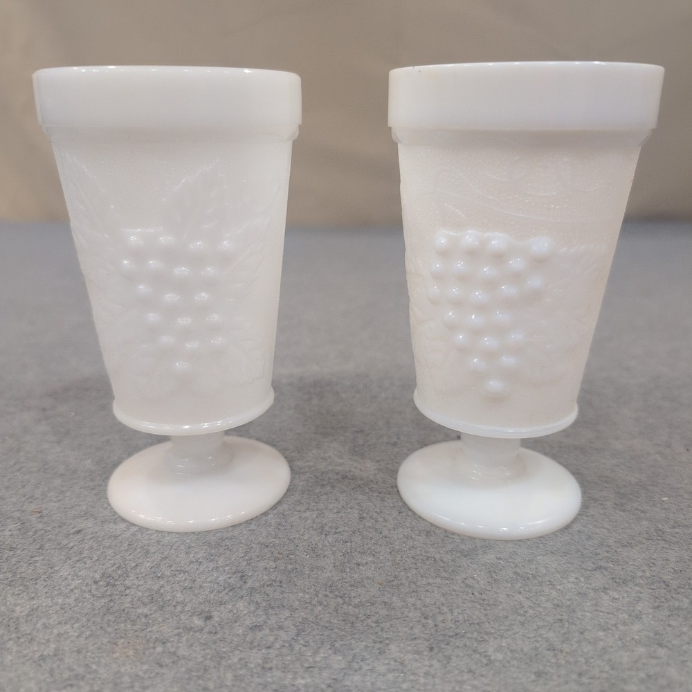 Vintage Milk Glass Harvest Grape Footed Juice Tumblers White Set of 2 - Picture 1 of 6